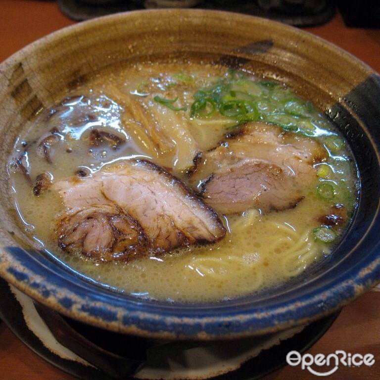 九州らーめん亀王 梅田本店