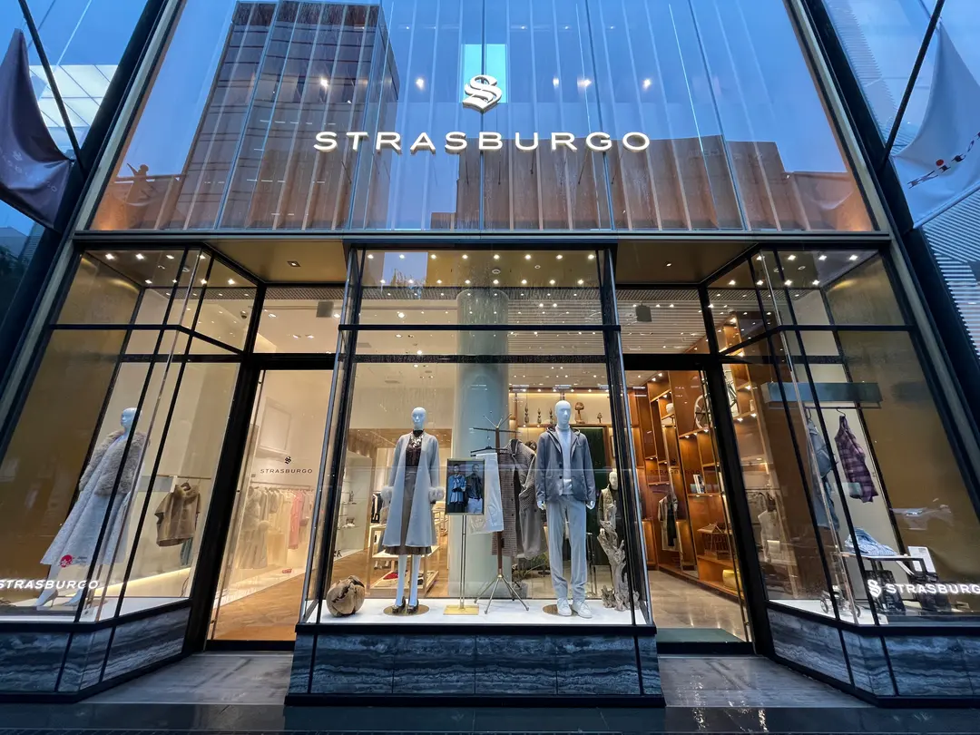 strasburgo-mens-wear-in-ginza-tokyu-plaza-ginza-tokyo-kanto