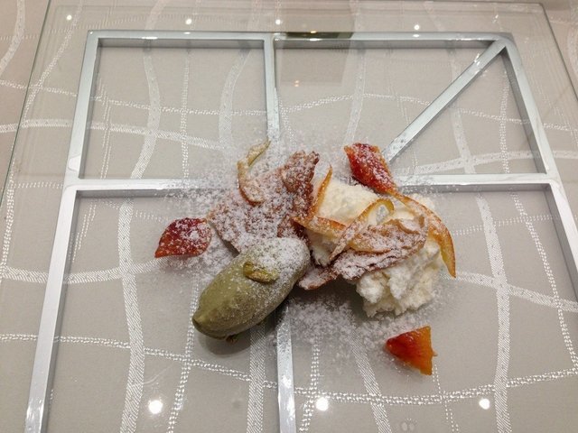 Cannoli with pistachio gelato