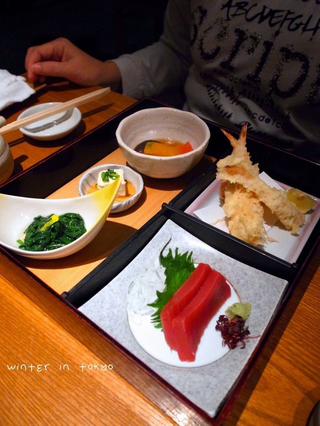 八寸箱とお蕎麦 �1,900