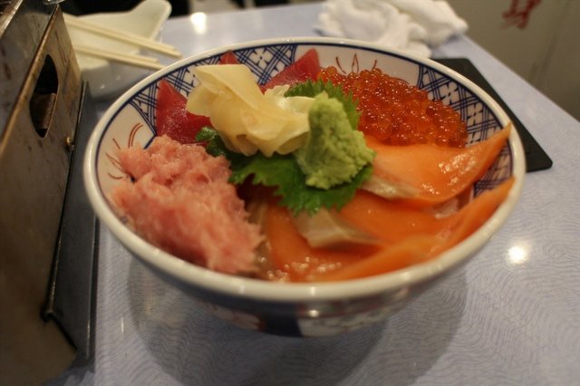 四色魚生飯