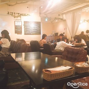 Cafe Lounge SUNS 新宿店 （サンズ）
