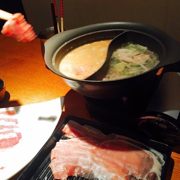 厳選牛・特選豚のしゃぶしゃぶ(昆布出汁・生姜出汁)