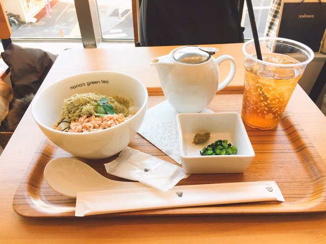 鮭ととろろ昆布の柚子胡椒出汁茶漬け