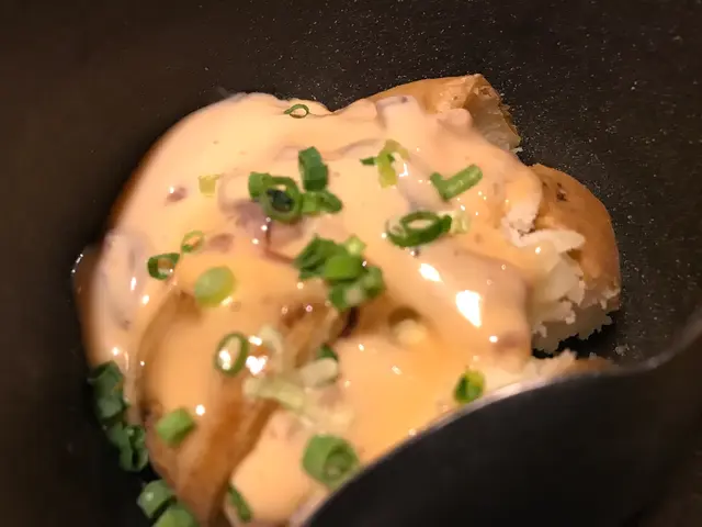 北海道馬鈴薯係名物黎，飽都要試一試！係個醬咸得濟