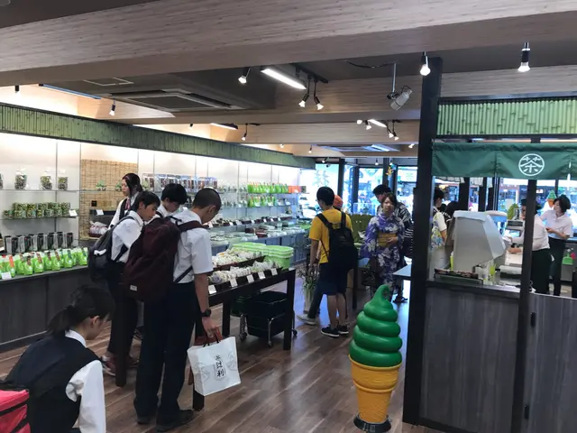 入面有得坐，仲有好多抹茶手信賣架！