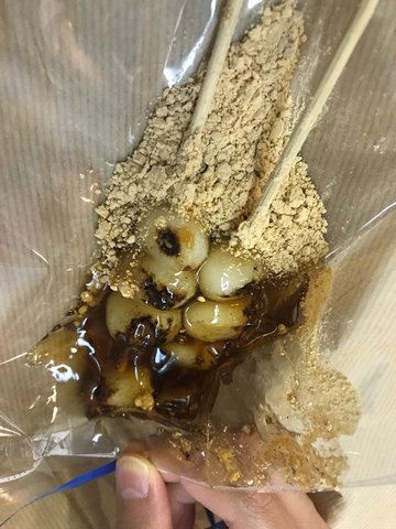 即燒麥芽糖黃豆粉小丸子