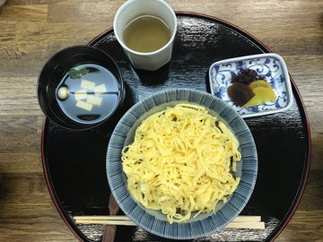 錦系丼 (蛋絲鰻魚飯)