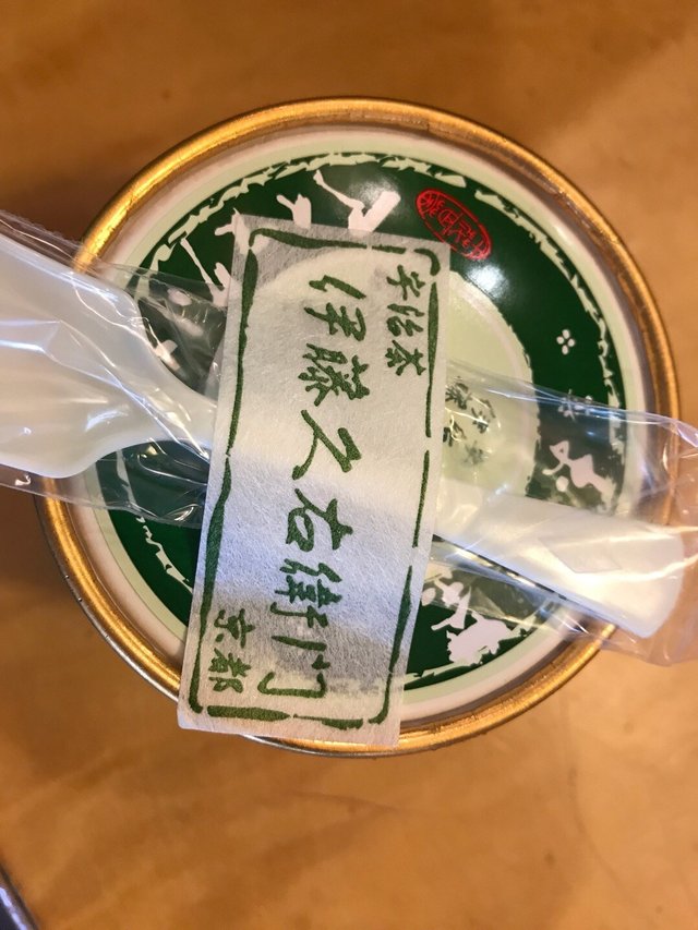 抹茶雪糕附上匙羹