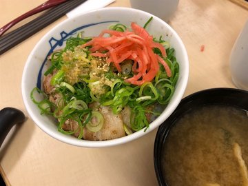爆量蔥花鹽烤豬肉蓋飯