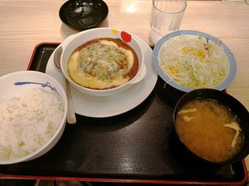 咖喱芝士牛肉漢堡定食