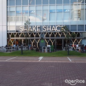 Shake Shack Shinjuku Southern Terrace Store