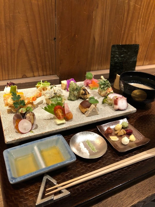 十二種唔同既壽司有不同既配料