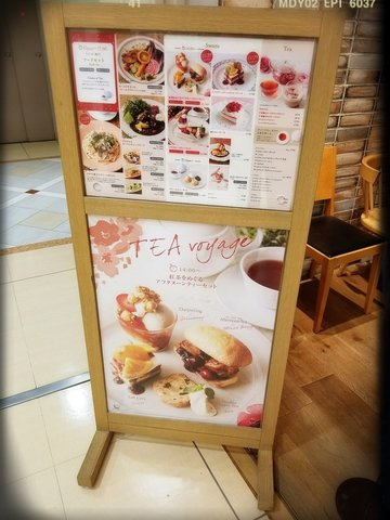 店子門外擺出彩圖餐牌吸引食客