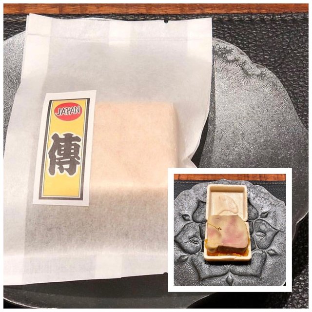 DEN~signature其中之一：鵝肝、泡菜  、窩夫，內外香脆，泡菜減低油膩感。