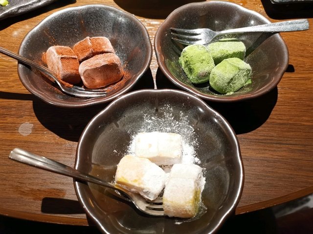 巧克力冰淇淋、抹茶冰淇淋及芒果雪葩