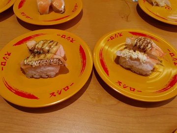 炙燒三文魚及炙燒蝦壽司