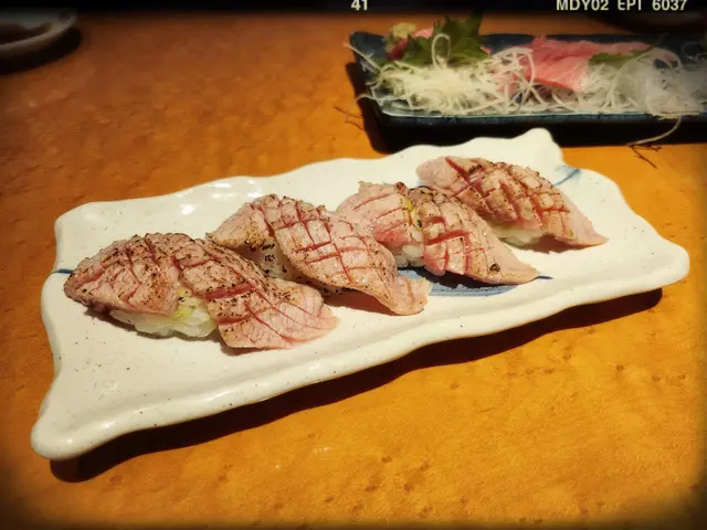 炙り天然まぐろ大とろ壽司（550円/件）