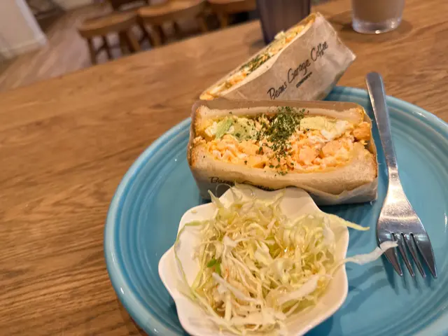 Avocado  egg  sandwiches  