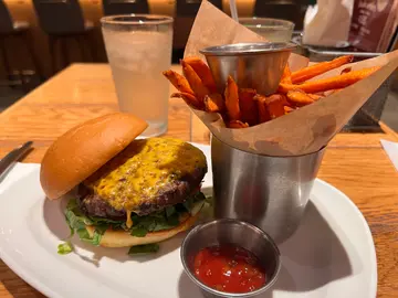 Classic  burger  +  sweet  potato  fries  