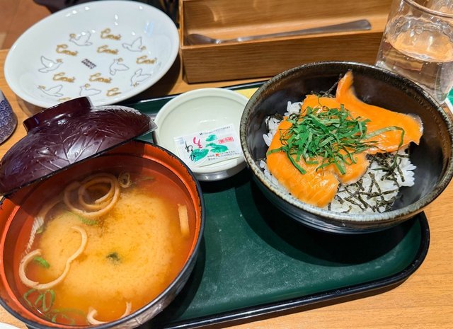サーモン小丼 ~みそ汁付き~